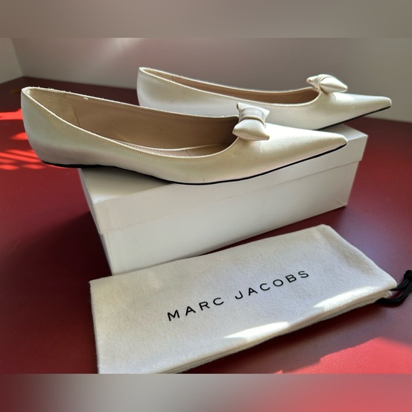 NWOT Marc Jacobs Satin Creme Point Toe Flats - Never Worn! Size 38 - Picture 5 of 8